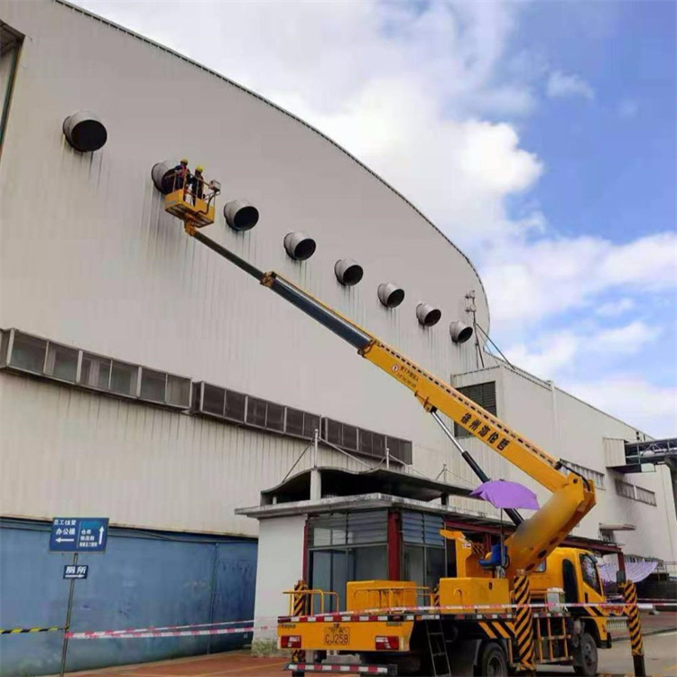 花都高空作业车出租服务：专业广告牌安装解决方案